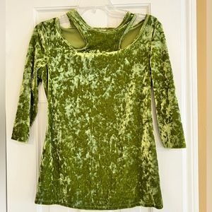 Bisou Bisou Women’s Green peek-a-boo sleeves “velour look” sz M